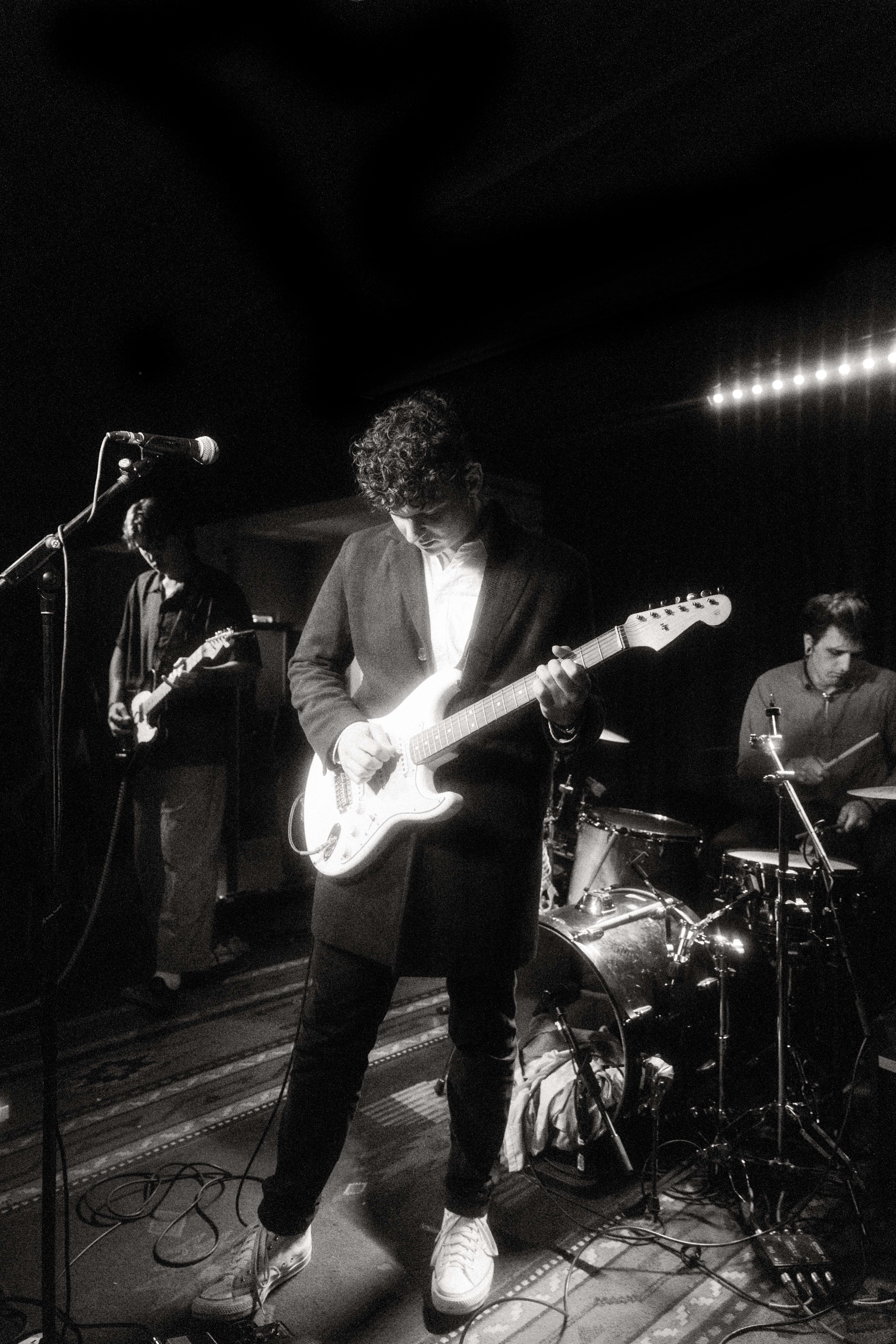 Etiquette guitarist performing live